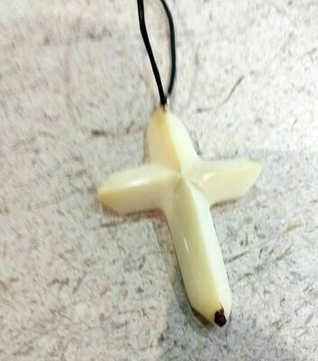 CRUZ DE TAGUA 5 CM CON CORDÓN BISELADO