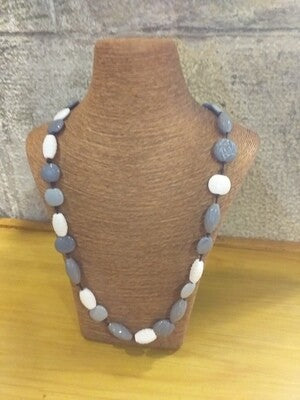 COLLAR GRIS Y BLANCO PERU-ALLPA