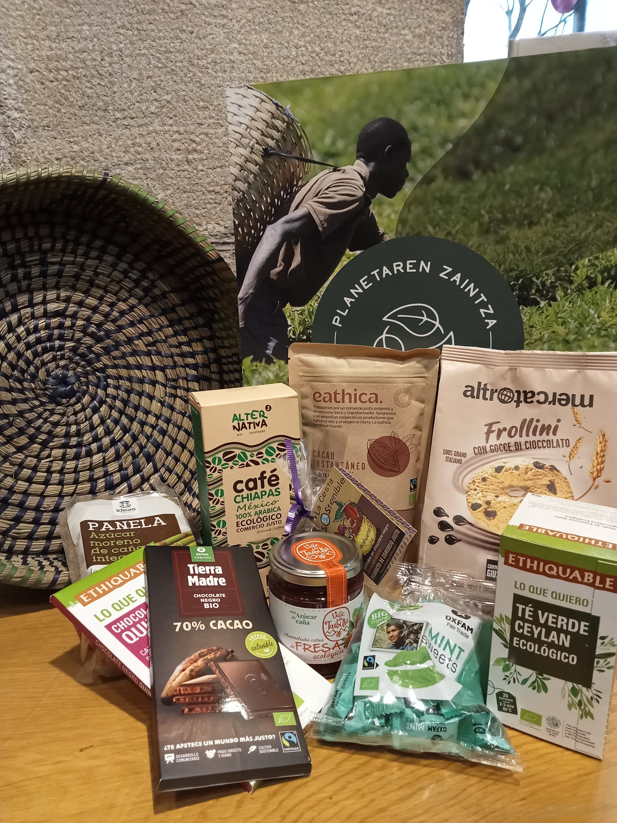 CESTA REGALO PRODUCTOS COMERCIO JUSTO