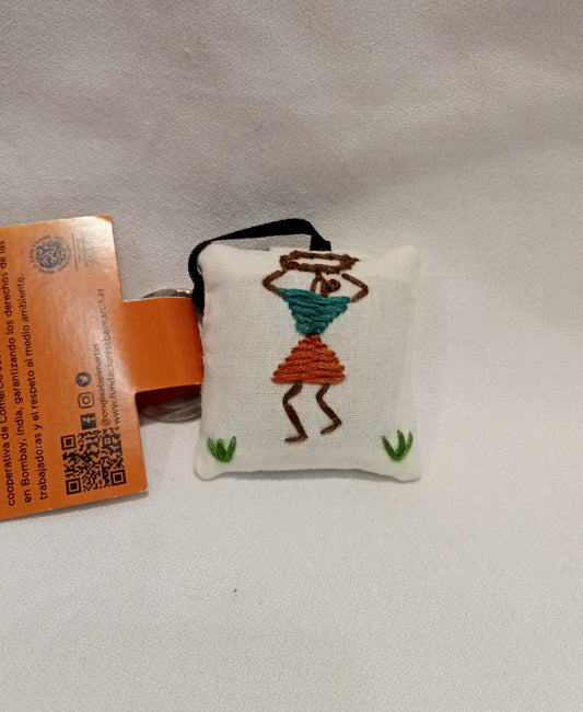 LLAVERO WARLI BLANCO BORDADO 5X5CM